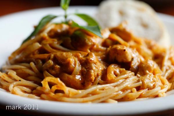 Chicken And Red Curry Sauce