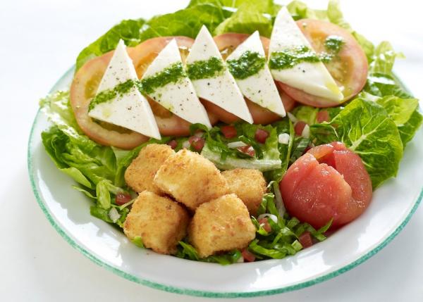 Tomato-Kesong Puti Salad