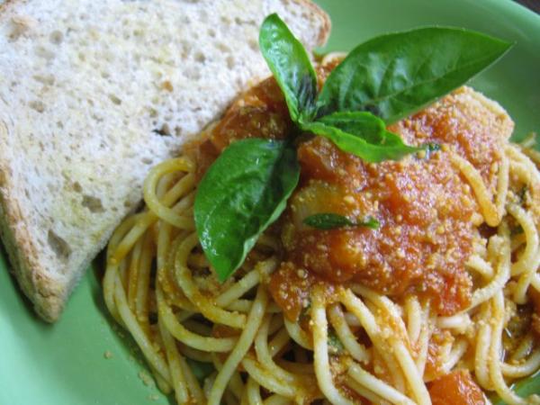 Spaghetti With Tomato Sauce