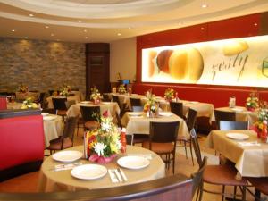 pizza hut interior