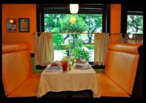 couch dining