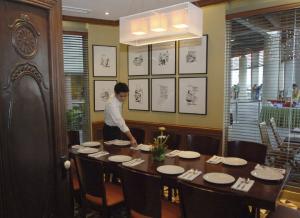 right dining area
