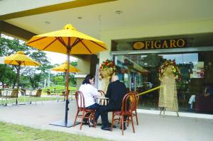 dining area aoutdoor