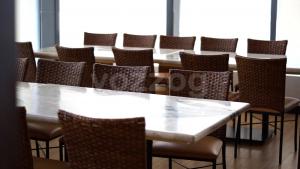 neat table setup
