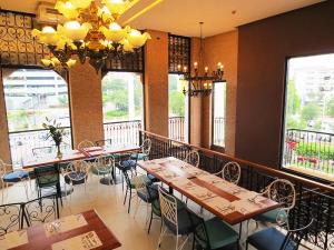 2nd floor dining