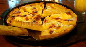 cheesy pizza